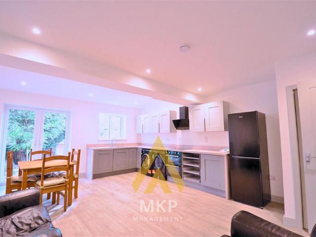4 bedroom terraced house to rent