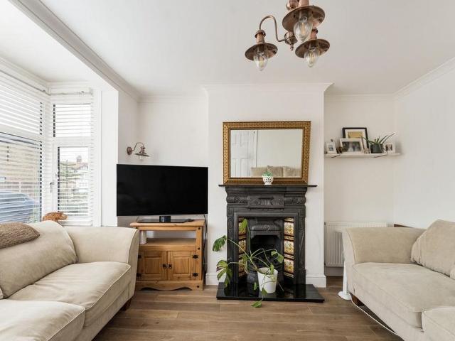 4 bedroom terraced house to rent
