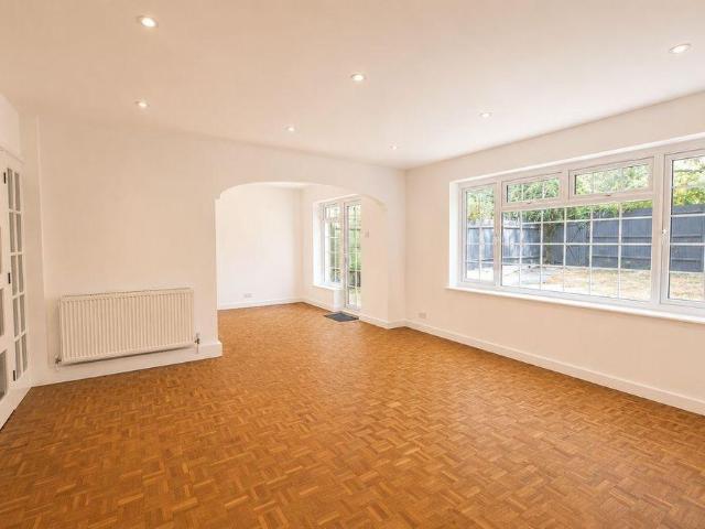 4 bedroom terraced house to rent