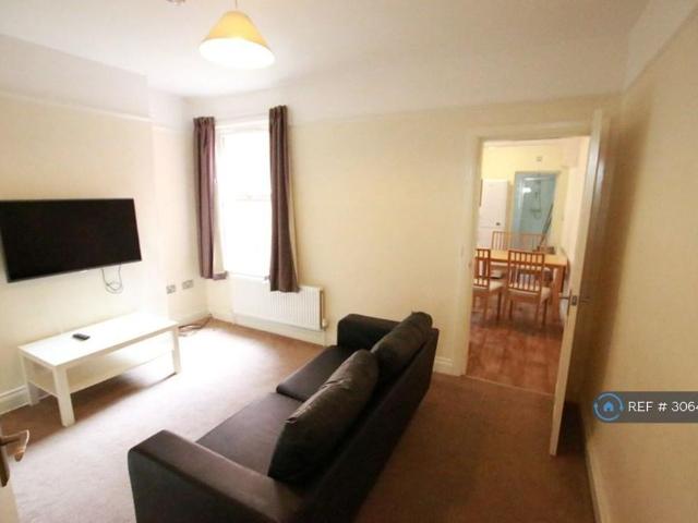 4 bedroom terraced house to rent