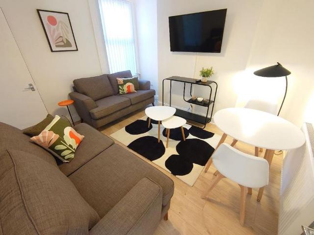 4 bedroom terraced house to rent