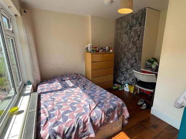 4 bedroom terraced house to rent