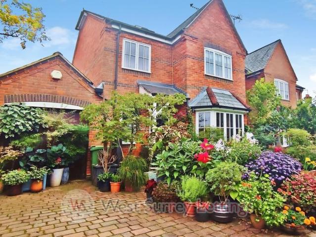 4 bedroom terraced house to rent