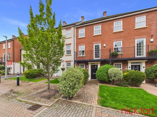 4 bedroom terraced house to rent