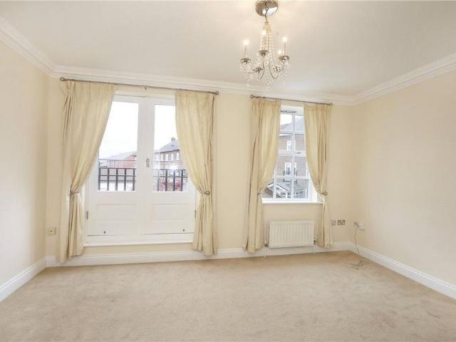 4 bedroom terraced house to rent