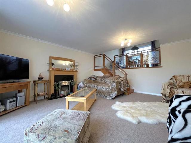 4 bedroom terraced house to rent