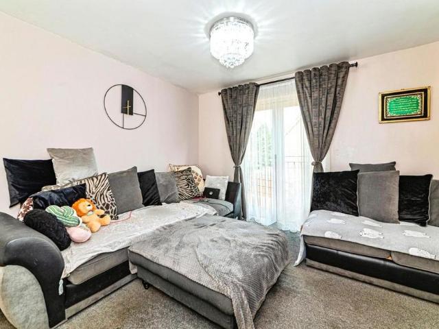 4 bedroom terraced house to rent