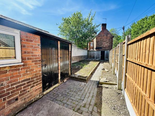 4 bedroom terraced house to rent