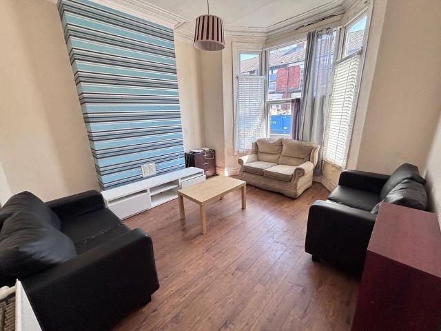 4 bedroom terraced house to rent
