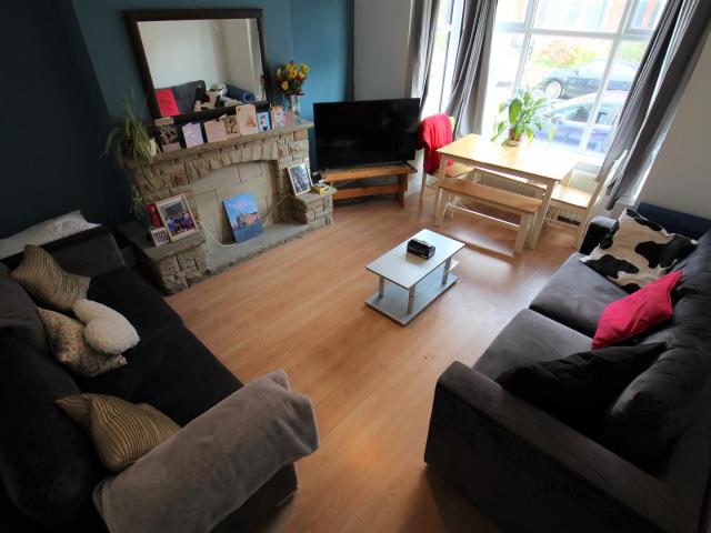 4 bedroom terraced house to rent