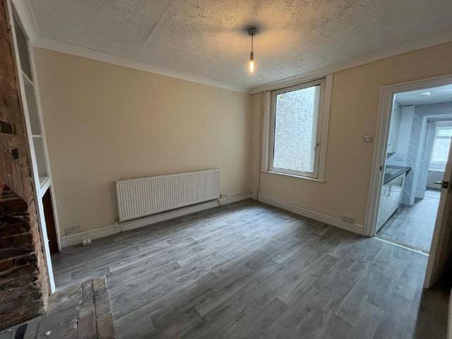 4 bedroom terraced house to rent