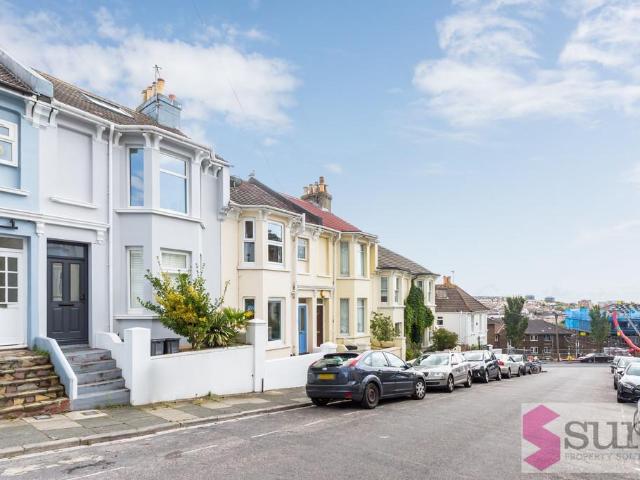 4 bedroom terraced house to rent