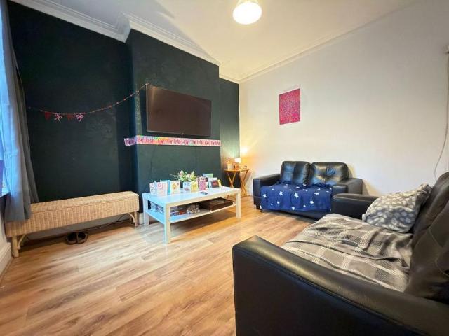 4 bedroom terraced house to rent