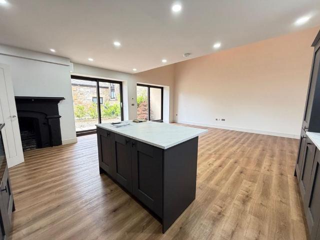4 bedroom terraced house to rent