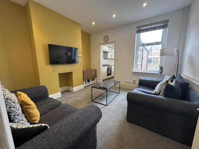 4 bedroom terraced house to rent