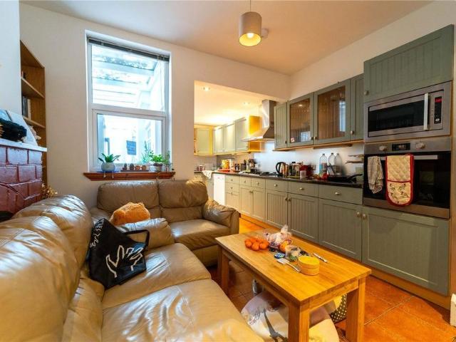 4 bedroom terraced house to rent
