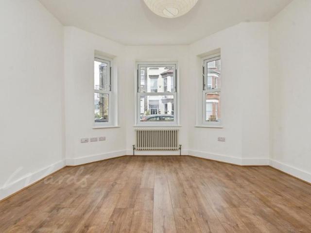 4 bedroom terraced house to rent