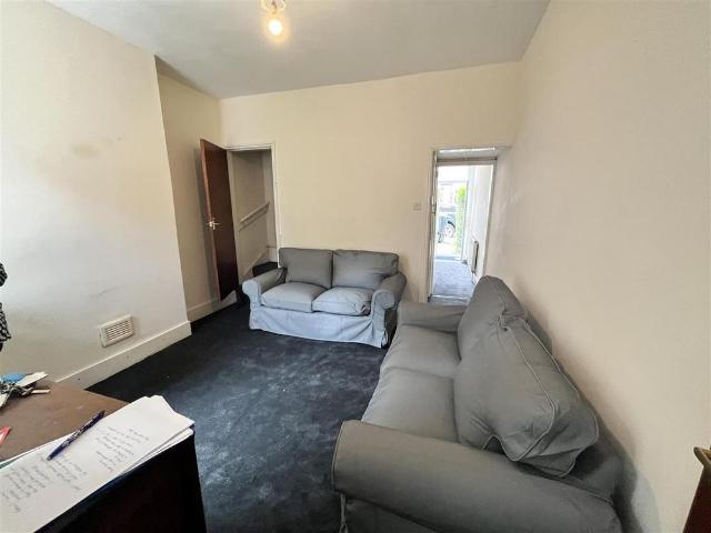 4 bedroom terraced house to rent