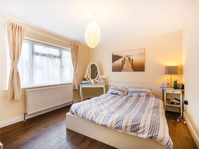 4 bedroom terraced house to rent