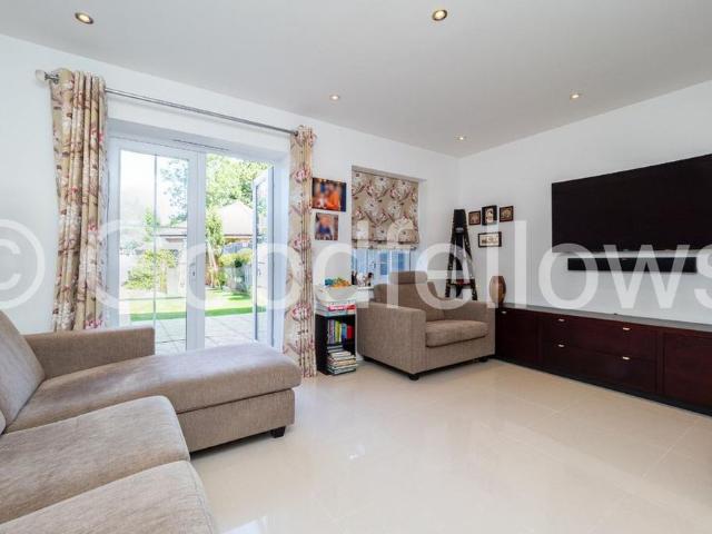 4 bedroom terraced house to rent