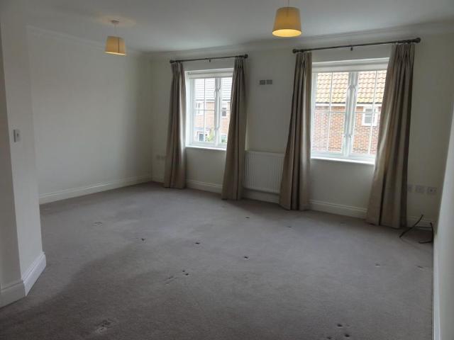 4 bedroom terraced house to rent