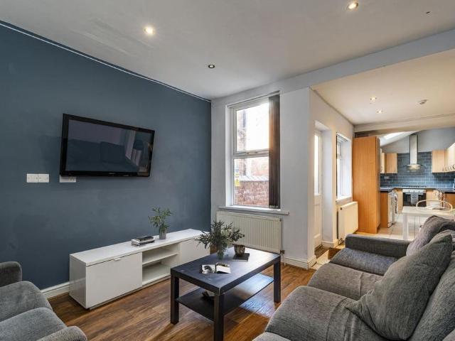 4 bedroom terraced house to rent