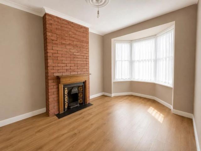 4 bedroom terraced house to rent
