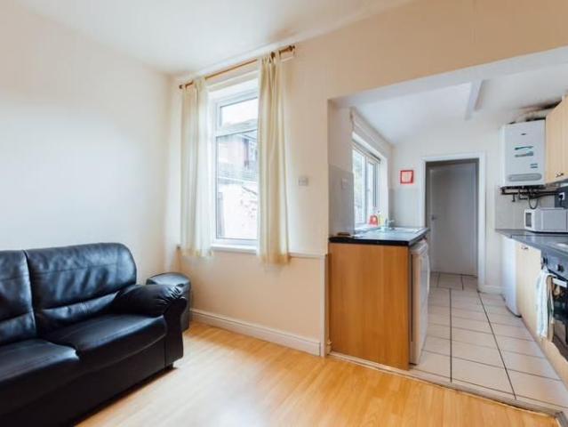 4 bedroom terraced house to rent