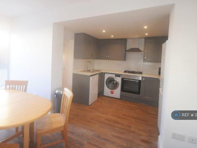 4 bedroom terraced house to rent