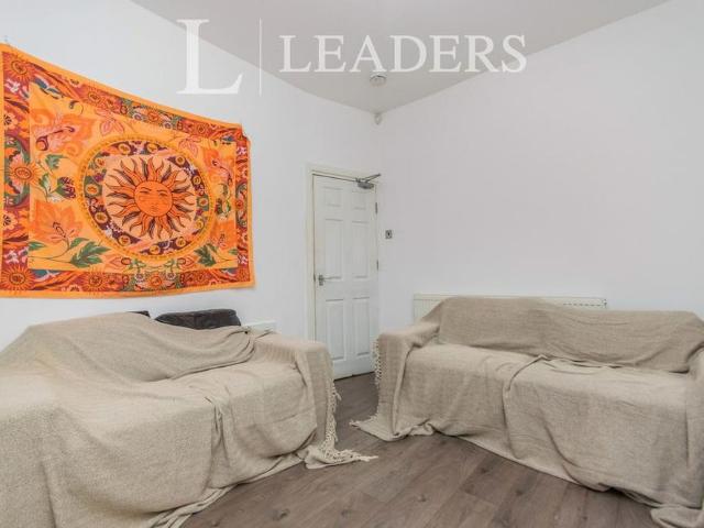 4 bedroom terraced house to rent