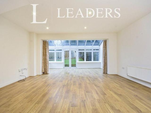 4 bedroom terraced house to rent