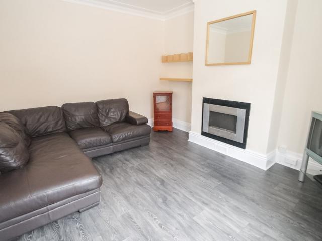 4 bedroom terraced house to rent