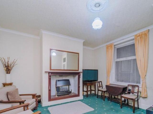 4 bedroom terraced house to rent