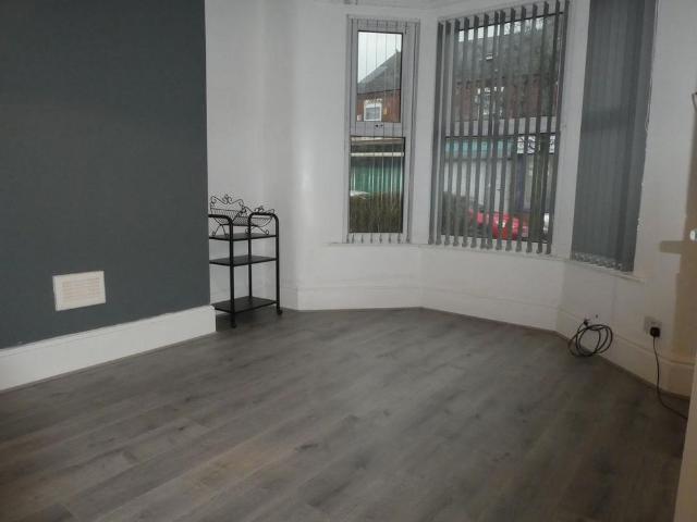 4 bedroom terraced house to rent