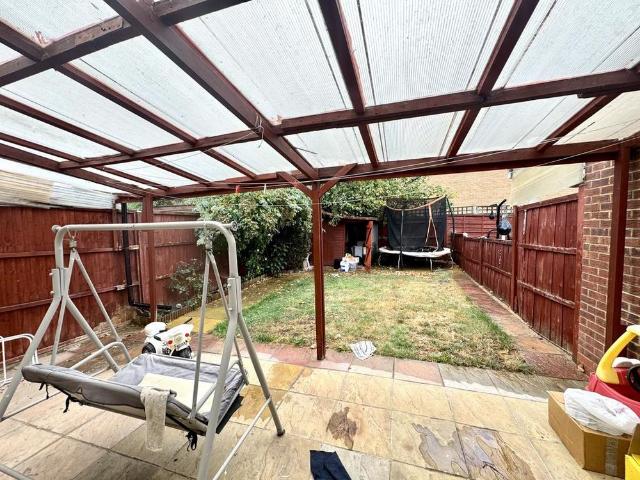 4 bedroom terraced house to rent