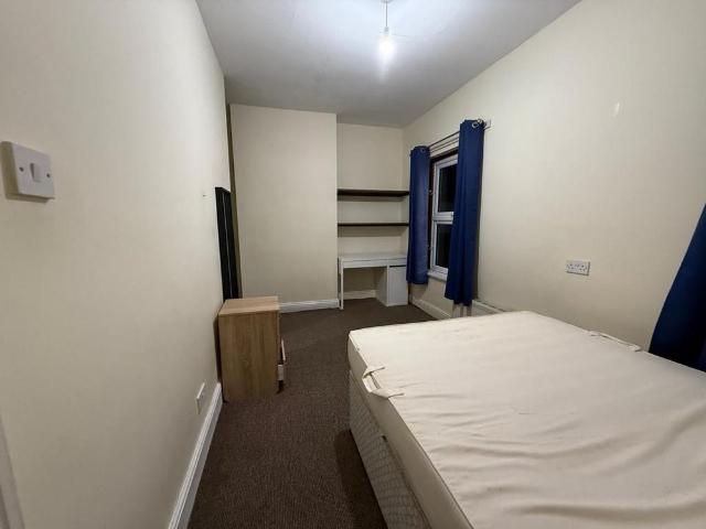 4 bedroom terraced house to rent