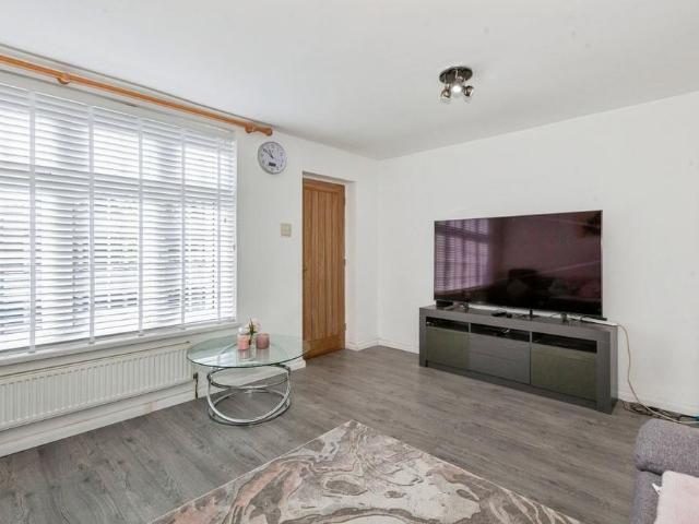 4 bedroom terraced house to rent