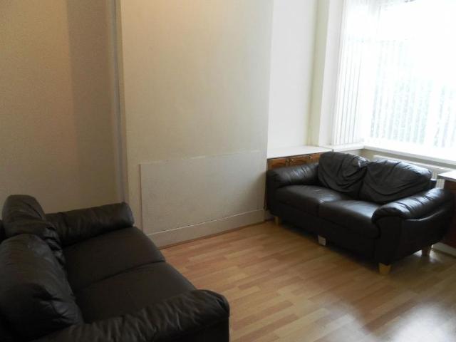 4 bedroom terraced house to rent