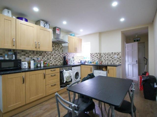 4 bedroom terraced house to rent