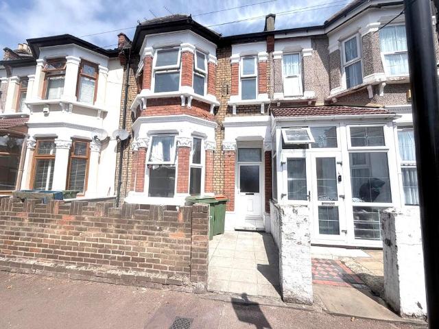 4 bedroom terraced house to rent