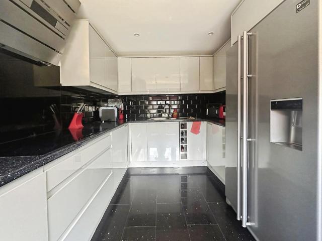 4 bedroom terraced house to rent
