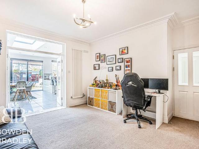 4 bedroom terraced house to rent