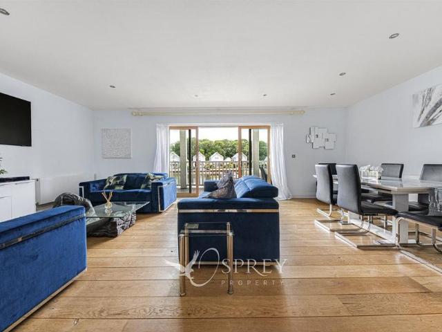 4 bedroom terraced house to rent