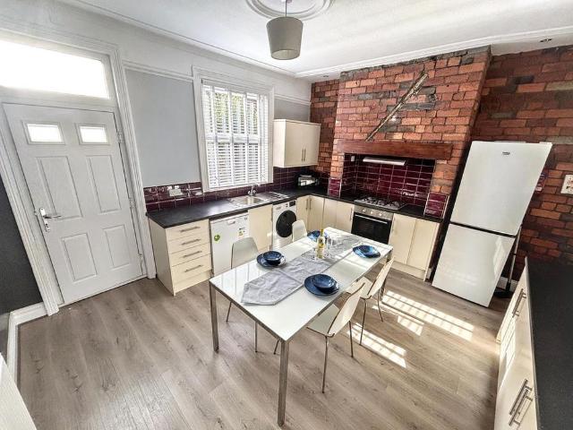 4 bedroom terraced house to rent