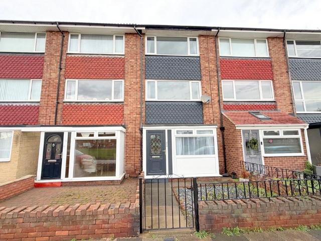 4 bedroom terraced house to rent