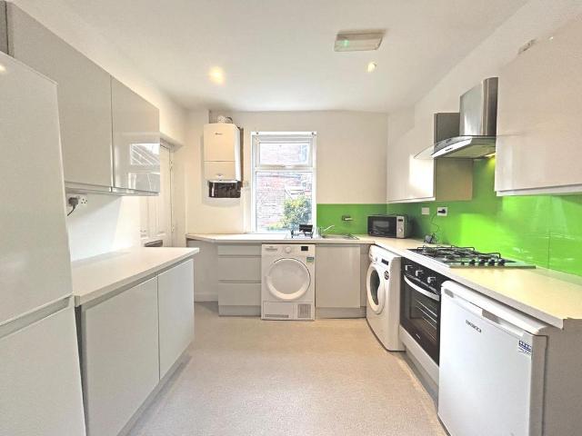 4 bedroom terraced house to rent