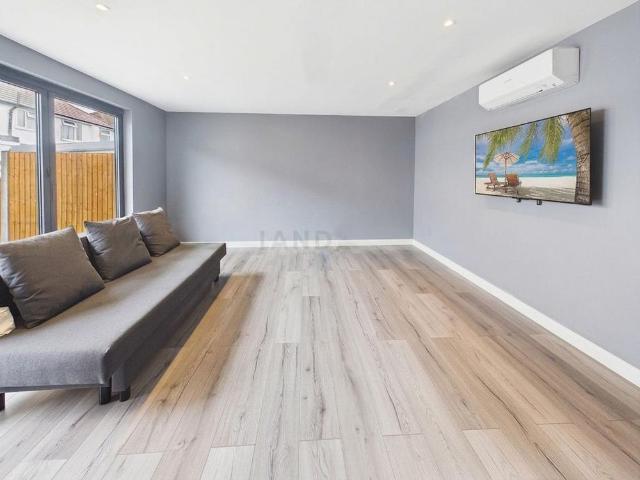 4 bedroom terraced house to rent