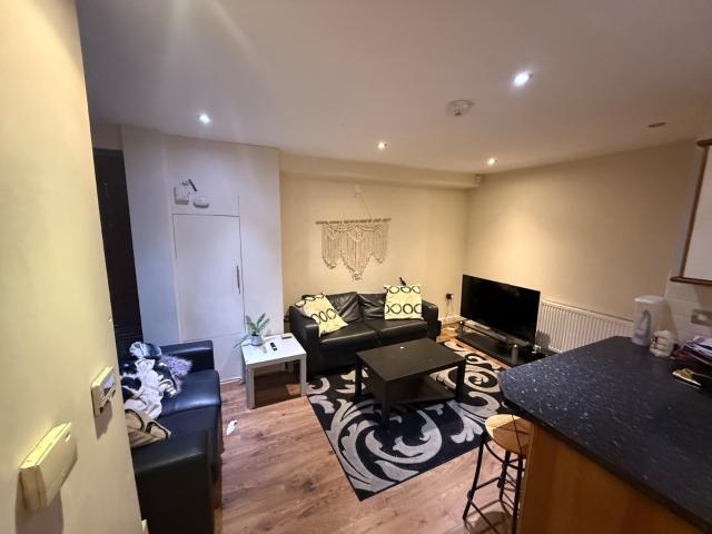 4 bedroom terraced house to rent