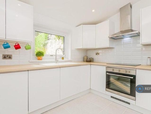 4 bedroom terraced house to rent