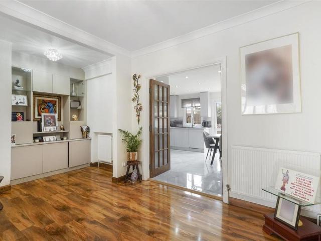 4 bedroom terraced house to rent